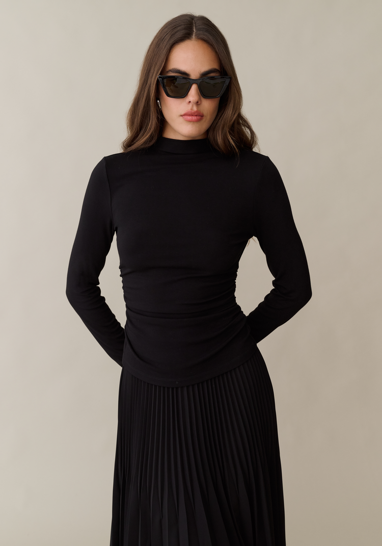 Julianne Top
